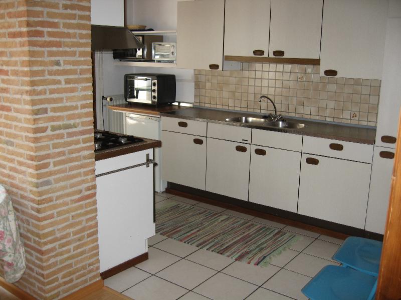 Das schöne Ferienhaus Nr 29 (88M2) hat ein Wohn+Esszimmer, eine